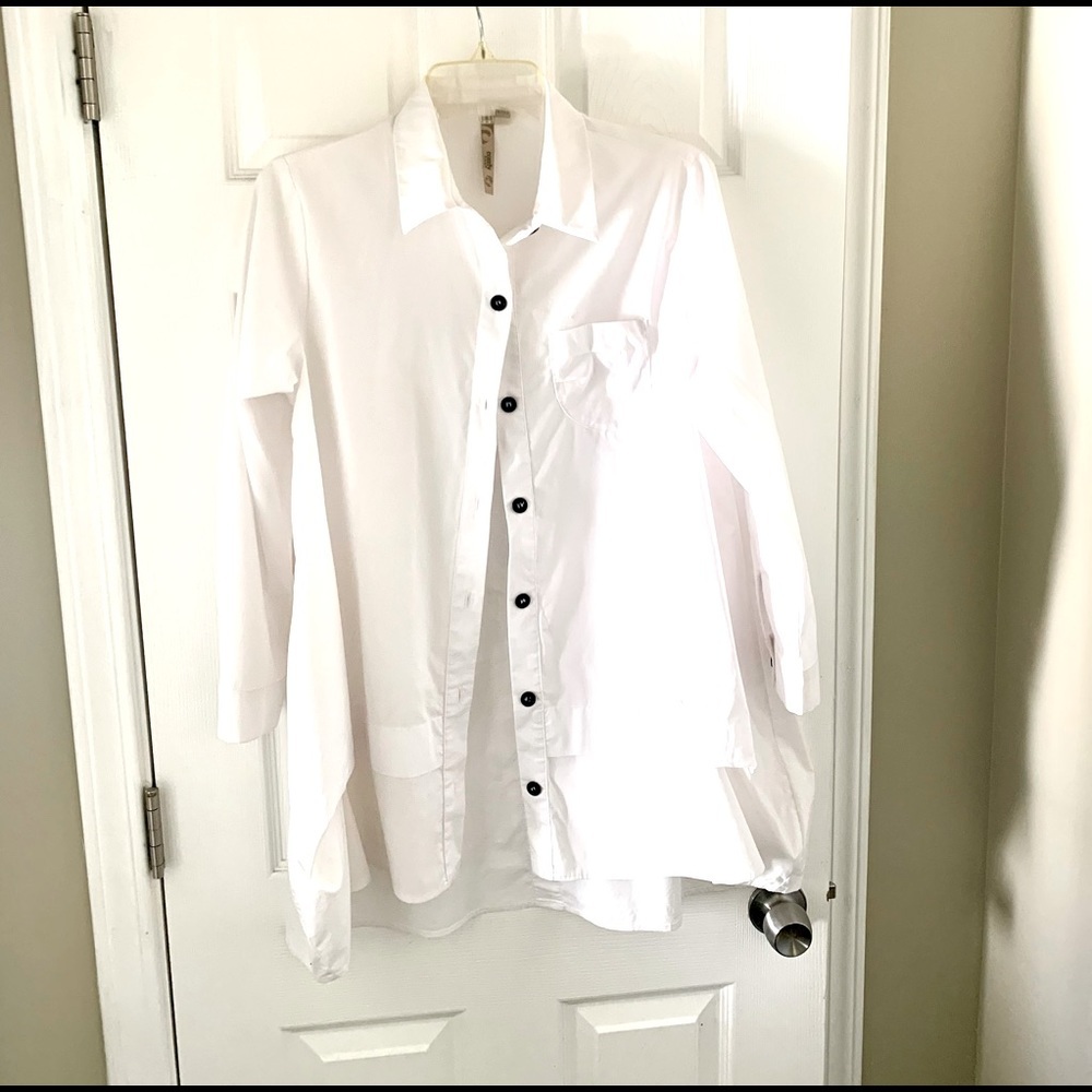 Comfy U.S.A. Handkerchief
Hem White Button Back Shirt Size S